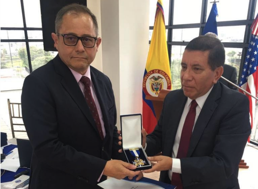 Lee más sobre el artículo BASC otorga medalla al mérito a la Federación Nacional de Cafeteros de Colombia.